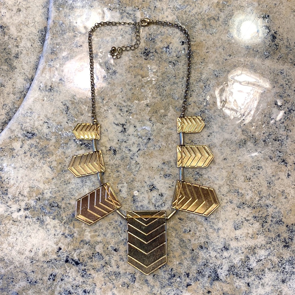 Retro Style Statement Necklace - Picture 2 of 3